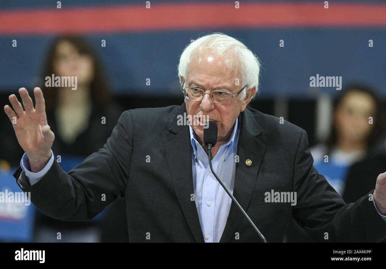 Il senatore statunitense Bernie Sanders, indipendente dal Vermont, parla a Ringe, N.H., USA, durante la campagna presidenziale del New Hampshire. Foto Stock