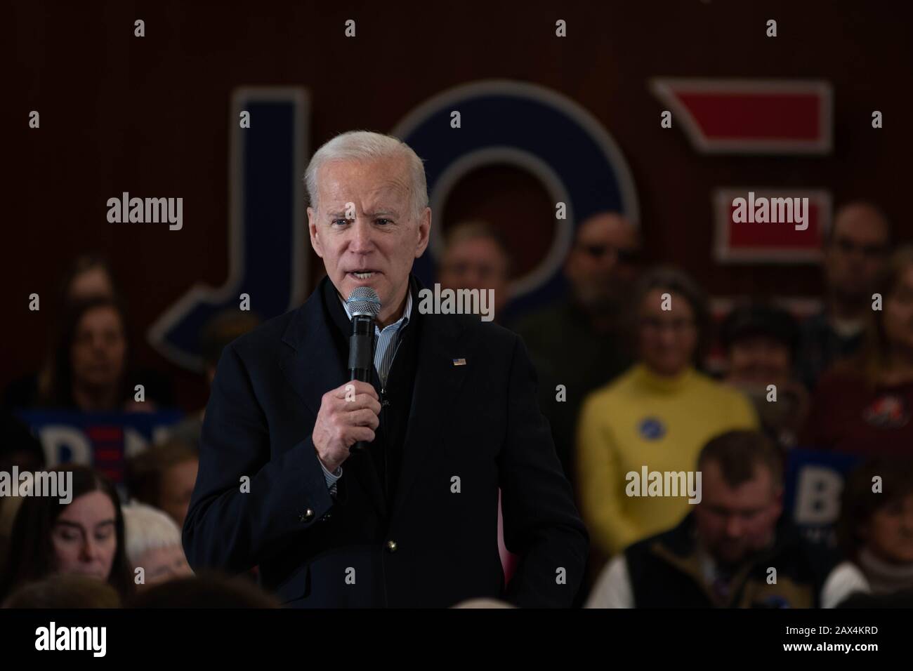 L'ex Vice Presidente degli Stati Uniti Joe Biden Campagne a Hampton, N.H., USA, il 9 febbraio 2020, durante la primaria presidenziale del New Hampshire. Foto Stock