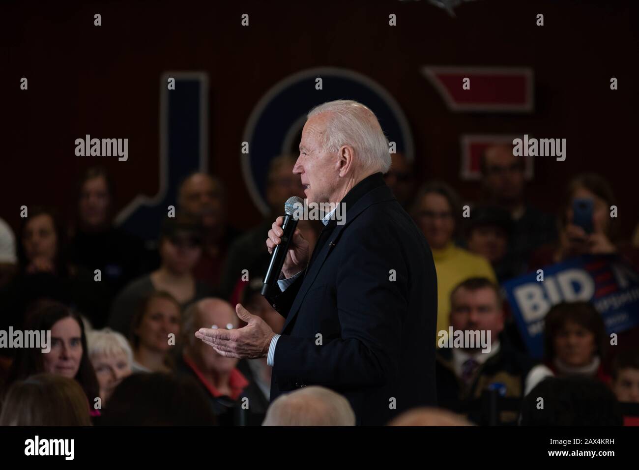 L'ex Vice Presidente degli Stati Uniti Joe Biden Campagne a Hampton, N.H., USA, il 9 febbraio 2020, durante la primaria presidenziale del New Hampshire. Foto Stock