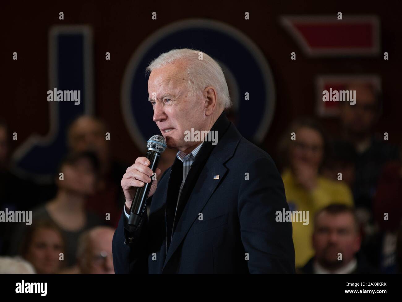 L'ex Vice Presidente degli Stati Uniti Joe Biden Campagne a Hampton, N.H., USA, il 9 febbraio 2020, durante la primaria presidenziale del New Hampshire. Foto Stock