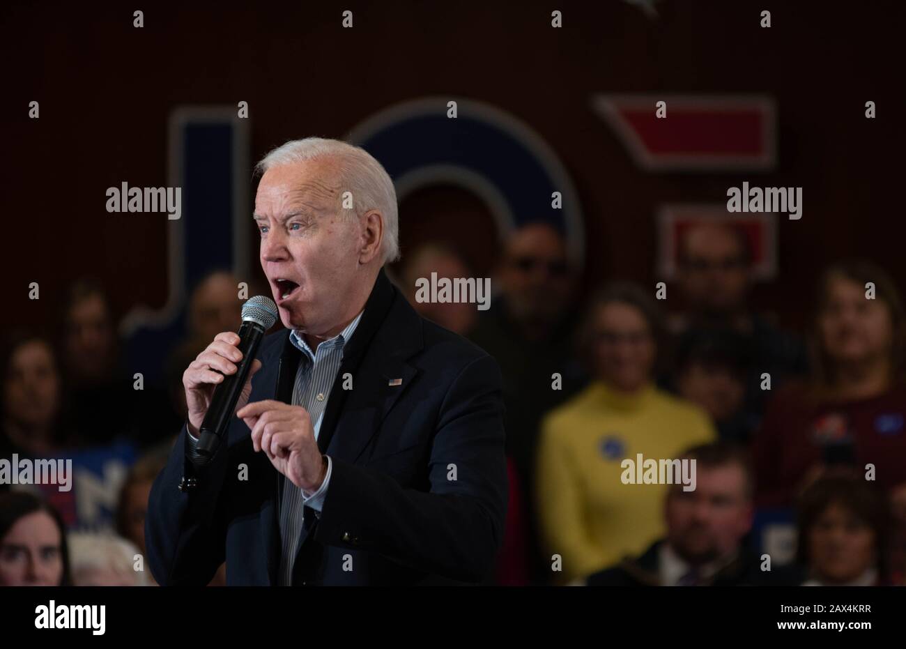 L'ex Vice Presidente degli Stati Uniti Joe Biden Campagne a Hampton, N.H., USA, il 9 febbraio 2020, durante la primaria presidenziale del New Hampshire. Foto Stock