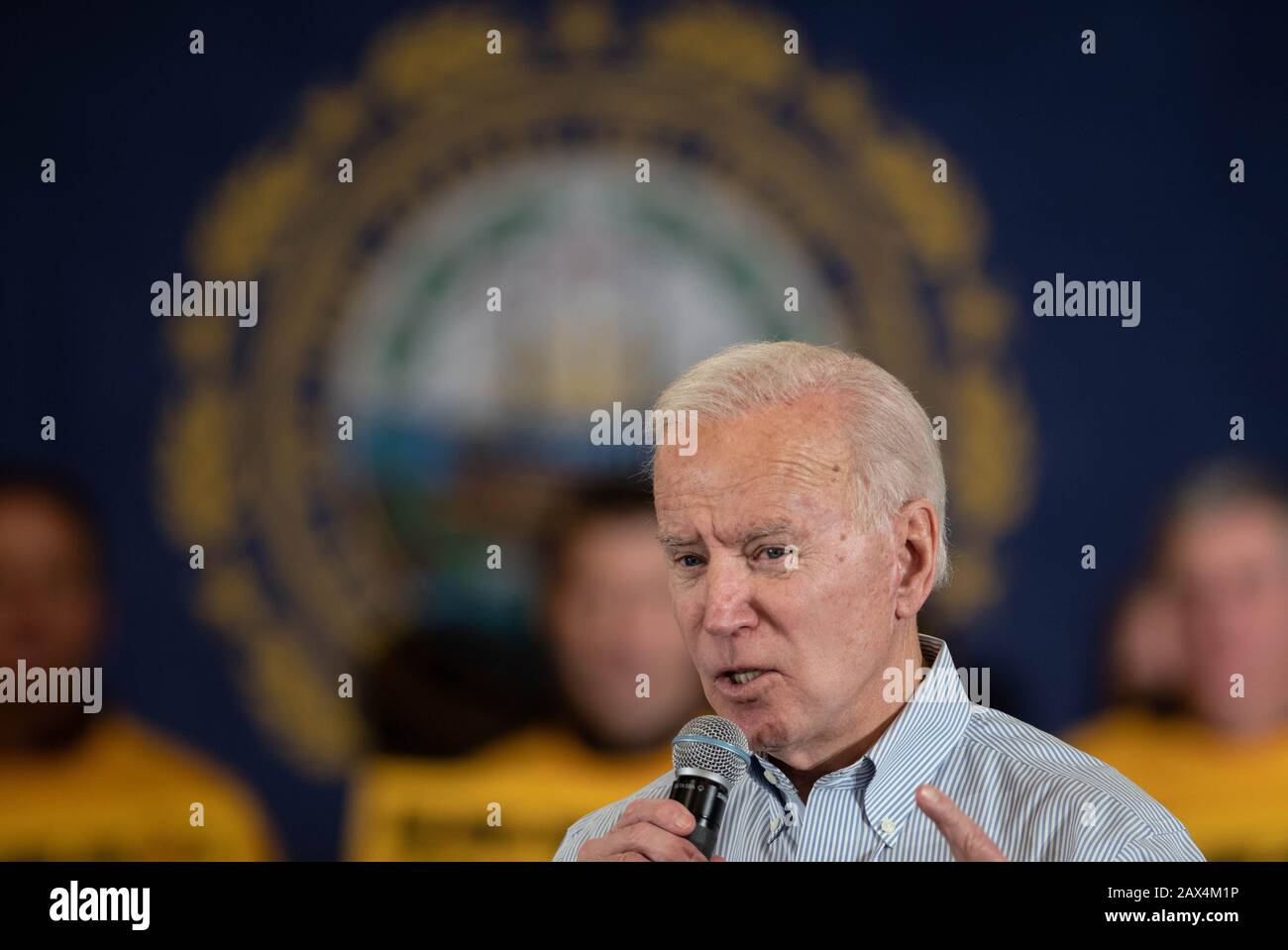 L'ex Vice Presidente degli Stati Uniti Joe Biden Campagne a Hampton, N.H., USA, il 9 febbraio 2020, durante la primaria presidenziale del New Hampshire. Foto Stock