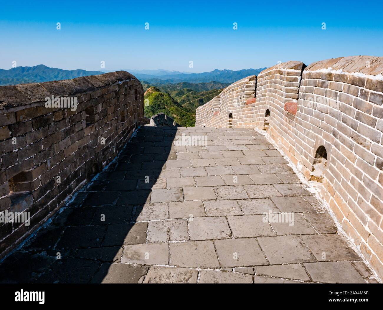 Dinastia Ming Jinshanling Grande Muraglia cinese nel bel tempo, provincia di Hebei, Cina, Asia Foto Stock