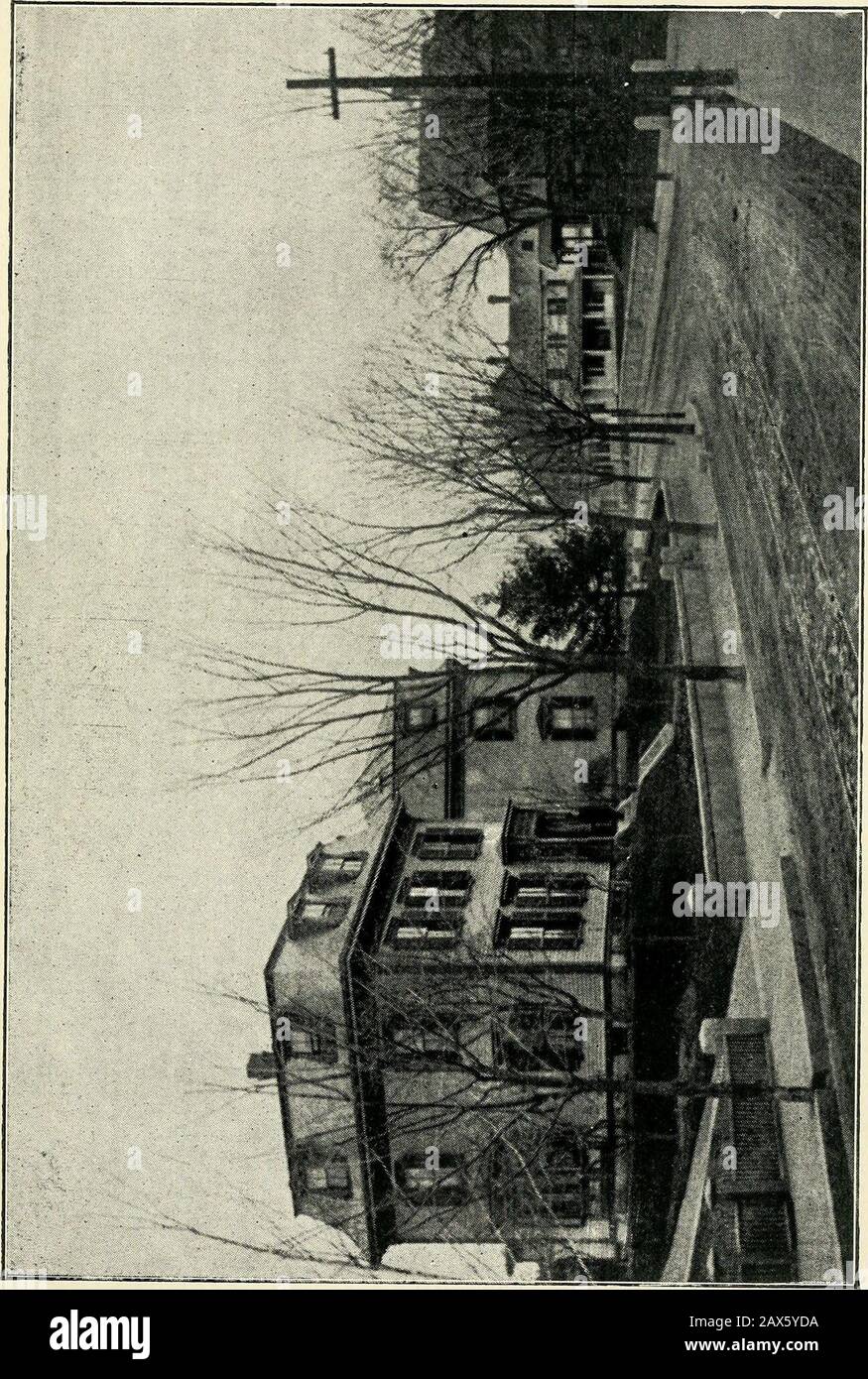 1642-1892Legends di Woburn, ora prima scritta e conservata in forma raccolta .. A cui è aggiunto un cronoindicical storia di Woburn . somehouse in ogni città per consenso comune, e preso da lì, o inviato da viaggiatori di vicinato alla loro destinazione. Le prime leggi in materia, sono state passatate dal Tribunale Generale del Massachusetts nel 1639, dove si nota che Richard Fair-Banks, la sua casa a Boston, è il luogo nominato per tutte le lettere che sono portate oltre i mari, o tutto il toto è mandato là, per essere lasciato con lui ; e deve dire che devono essere Foto Stock