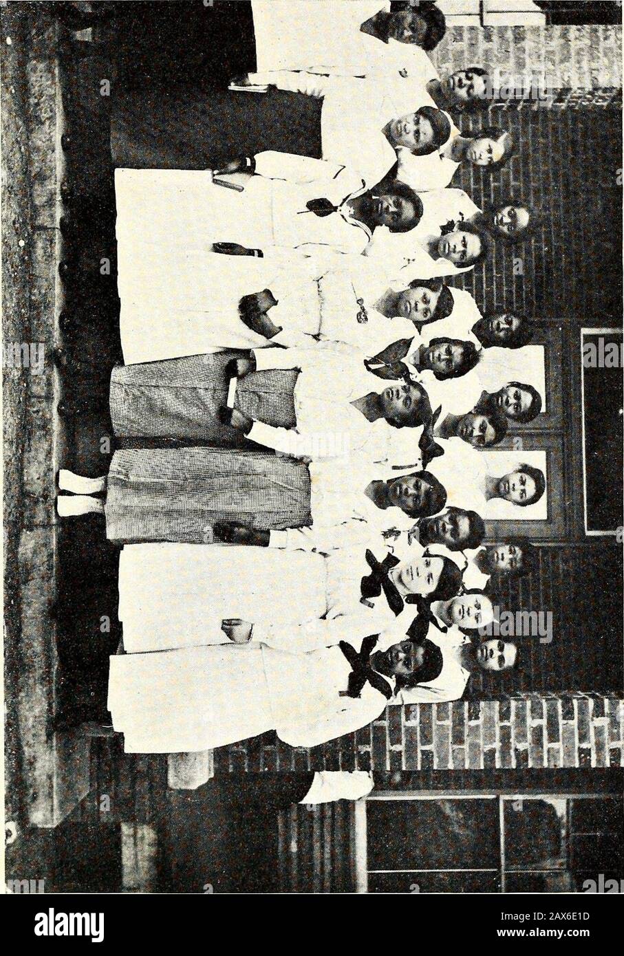 Elizabeth City state Teachers College Catalogo . Haven, Va. Felton, Angelo H Teacher Winfall, N. C. Fitts, Howard M .Teacher Littleton, N. C. Griffin, Hardy W Teacher Williamston, N. C. Games, Fannie Trained Nurse New York, N. Y. Gray, Lossie B Teacher Rocky Mount, N. C. Gibbs, N. C. Bessie A Teacher Middleton, N. C. Holley, Martha J Teacher Elizabeth City, N. C. Hollo well, Georgianna Teacher Elizabeth City, N. C. Jarvis, Elenora V Teacher Olds, N. C. Lassiter, Annie F Teacher Severn, N. C. Lassiter, Herbert L Teacher Aulander, N. C. Lassiter, Ellen C Teacher Severn, N. C. Lassiter, insegnante di Eurah C. Foto Stock