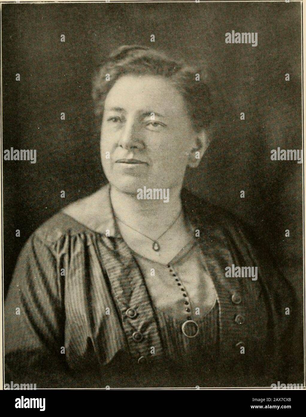 Storia e genealogia della famiglia Stackpole . ey, (2) 29 giugno 1887 Frederick Jenkins. Res., Medford, Mass. Due C.. Mildred Warren Jenkins B. Marzo 1888. Dorothy Colman Jenkins B. 29 Marzo 1892. 249William Warren Stackpole (Nathan^ Stephen*, James^, Philip^ JamesO, nato a Kennebunk, Me., 14 March1825, sposato, 1845, Elisabetta, figlia di Simon e Han-nah (Waldron) Batchelder. Nacque il 4 maggio 1826 in legno Nord, N. H., e morì l'8 novembre 1896. Era un commerciante di mer in Newmarket, N. H., dove morì 27 febbraio 1902.Four ch. Ellen A. b. 22 gennaio 1847; m. Oren Weaver, whowas b. 5 gennaio 1840 e d. in W. Foto Stock