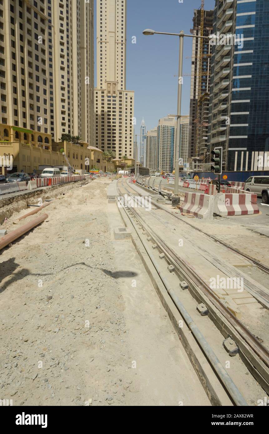 Dubai costruzione di binari del tram a JBR, Dubai, Emirati Arabi Uniti. Foto Stock