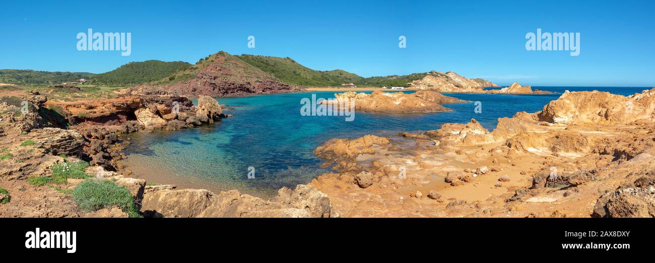 Panorama di Cala Pregonda beach in Menorca, isole Baleari, Spagna Foto Stock