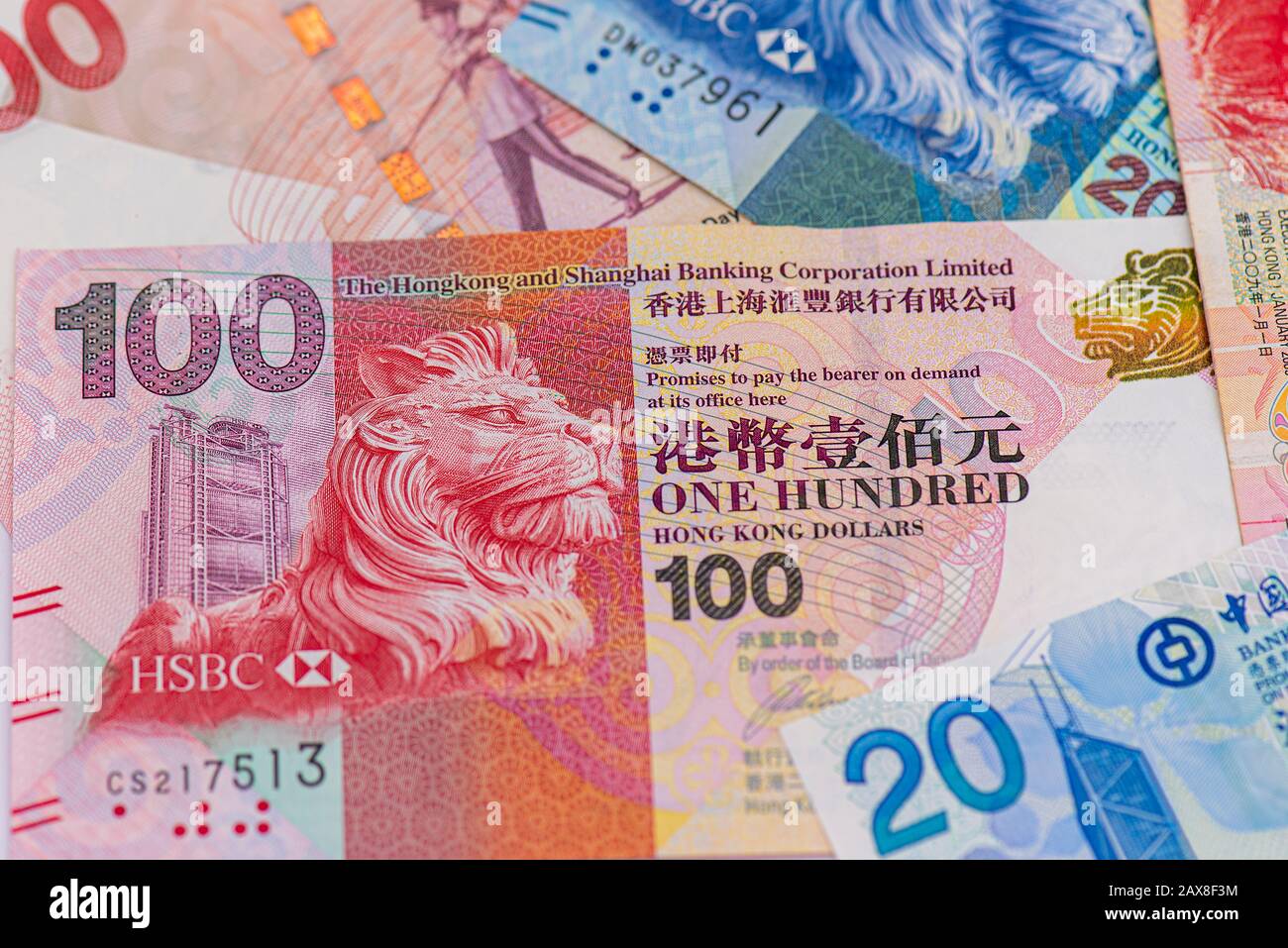 Hong Kong Currency 100, 20 e HSBC Bank Emblem a Hong Kong Foto Stock