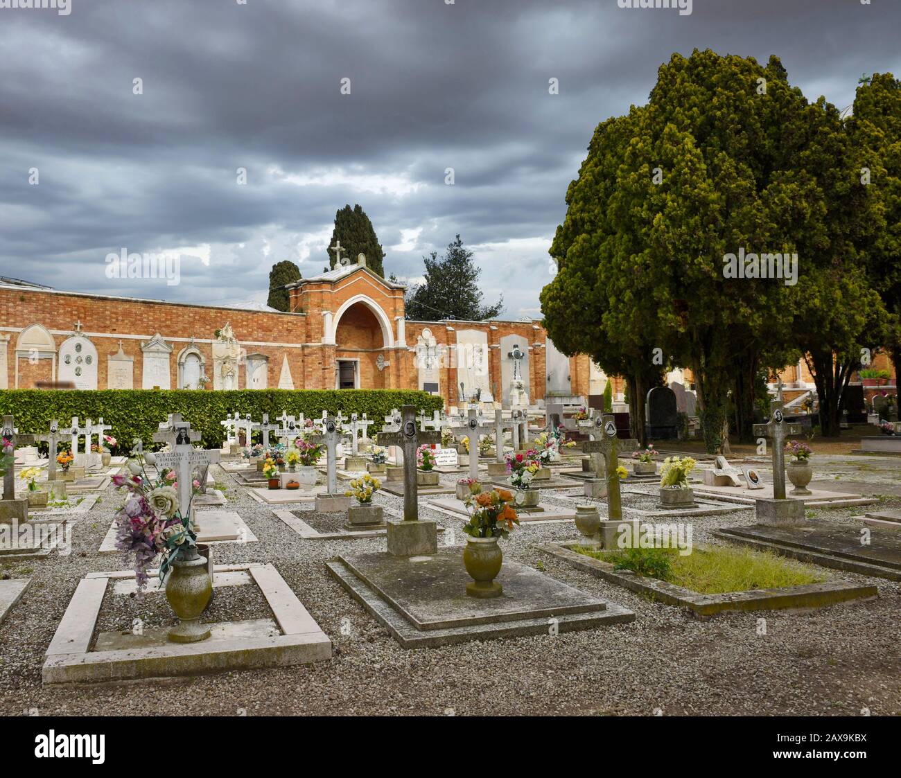 Cimitero sull'isola di San Michele nella laguna veneta Foto Stock