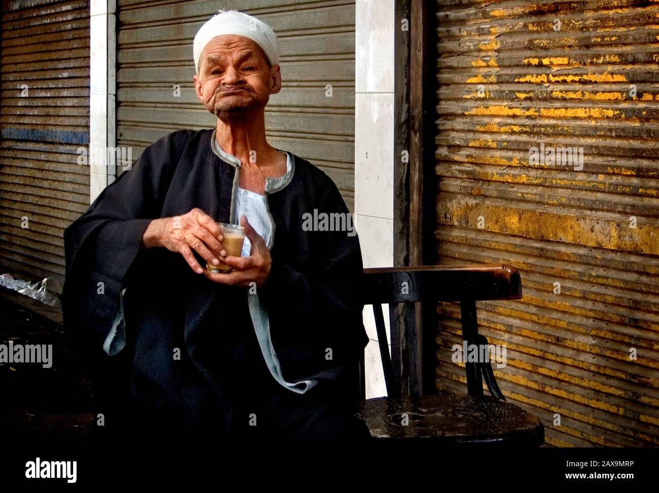 Il bevitore di tè, il Cairo, l'Egitto. Foto Stock