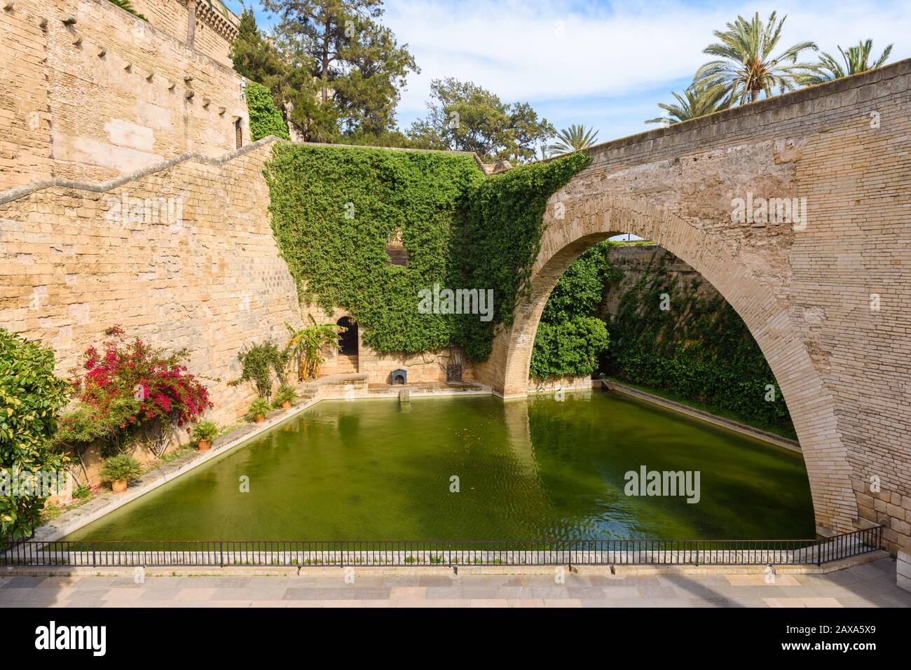 Arco storico della Drassana a Palma di Maiorca sull'isola di Mallorca, Baleares, Spagna Foto Stock