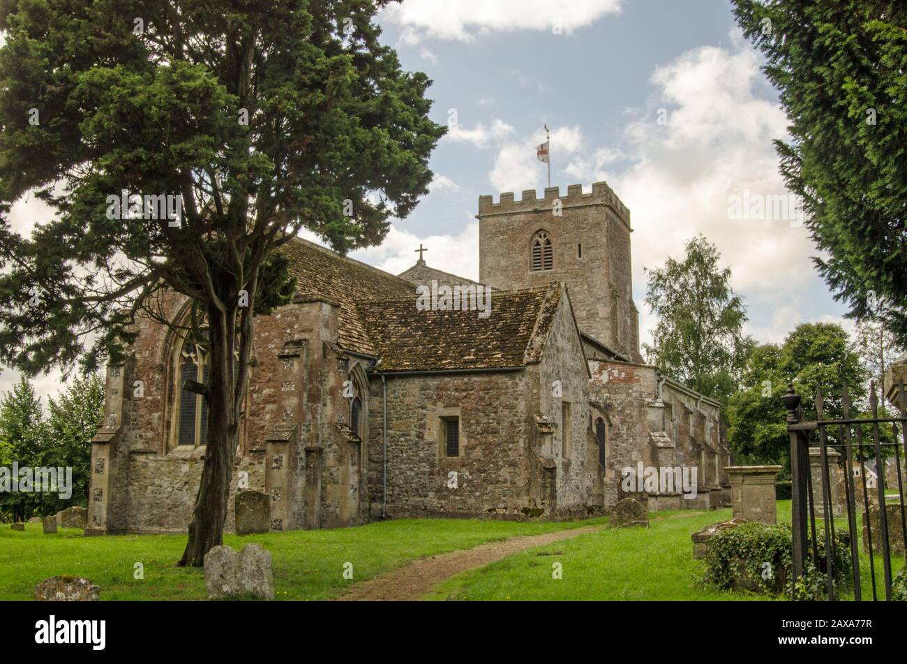 La chiesa storica di St Mary nel villaggio di Market Lavington, Wiltshire, Inghilterra. Foto Stock