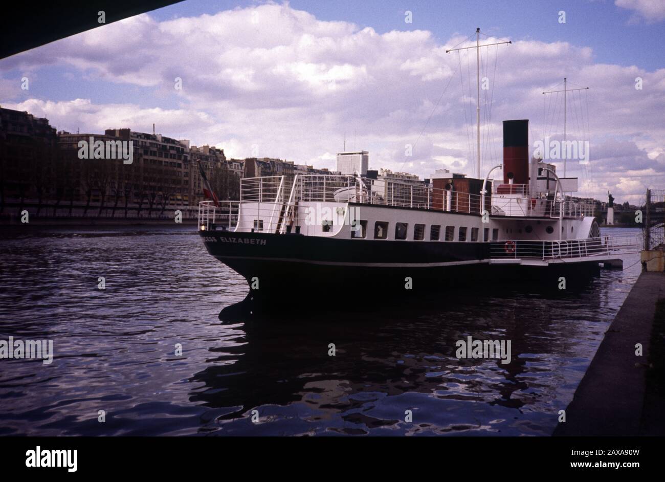 PRINCESS ELISABETH PADDLE STEAMER 1926 COSTRUITO DI GIORNO ESTATE (NORTHAM) E L'USO DA PARTE DELL'ISOLA DI WHIGHT E SOUTH OF ENGLAND ROYAL MAIL - IMPEGNARSI NELLA DINAMOOPERAZIONE A DUNKERQUE DURANTE LA SECONDA GUERRA MONDIALE - NEI PRIMI 90S LA NAVE È STATA ACQUISTATA E RESTAURATA DALLA CHAMBRE SYNDICALE DI TYPOGRAFIQUE E RIMANERE SUL FIUME SENNA A PARIGI PER ALCUNI ANNI PRIMA DI ESSERE IN VENDITA ALLA CITTÀ DI DUNKERQUE - BARCA PARIGI - NAVE STORICA INGLESE - STORIA FRANCESE - SLIDE COLORE © FRÉDÉRIC BEAUMONT Foto Stock