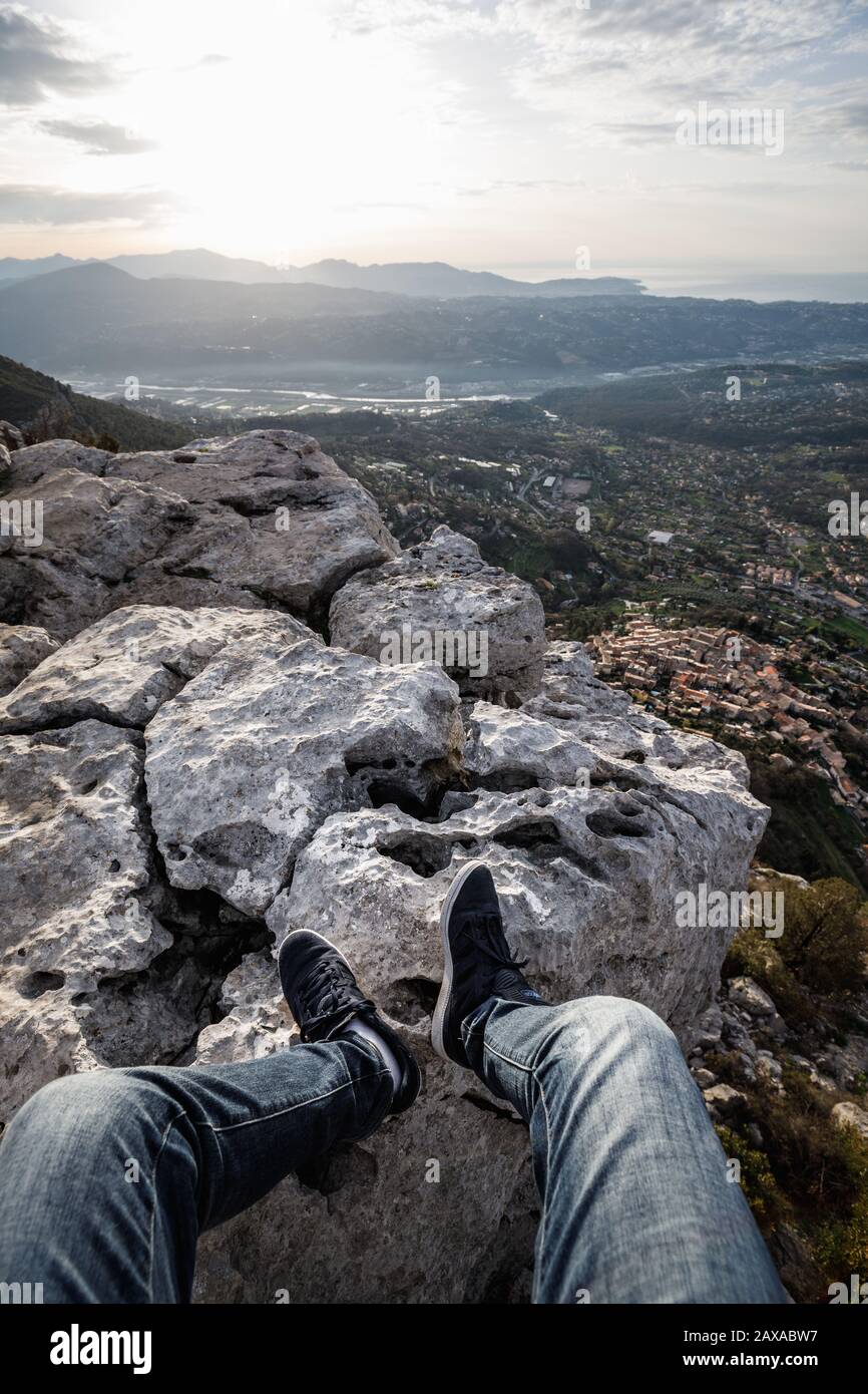 Punto di vista dal punto panoramico sulla cima del Baou di Saint Jeannet, che si affaccia sulla Costa Azzurra Bay Foto Stock