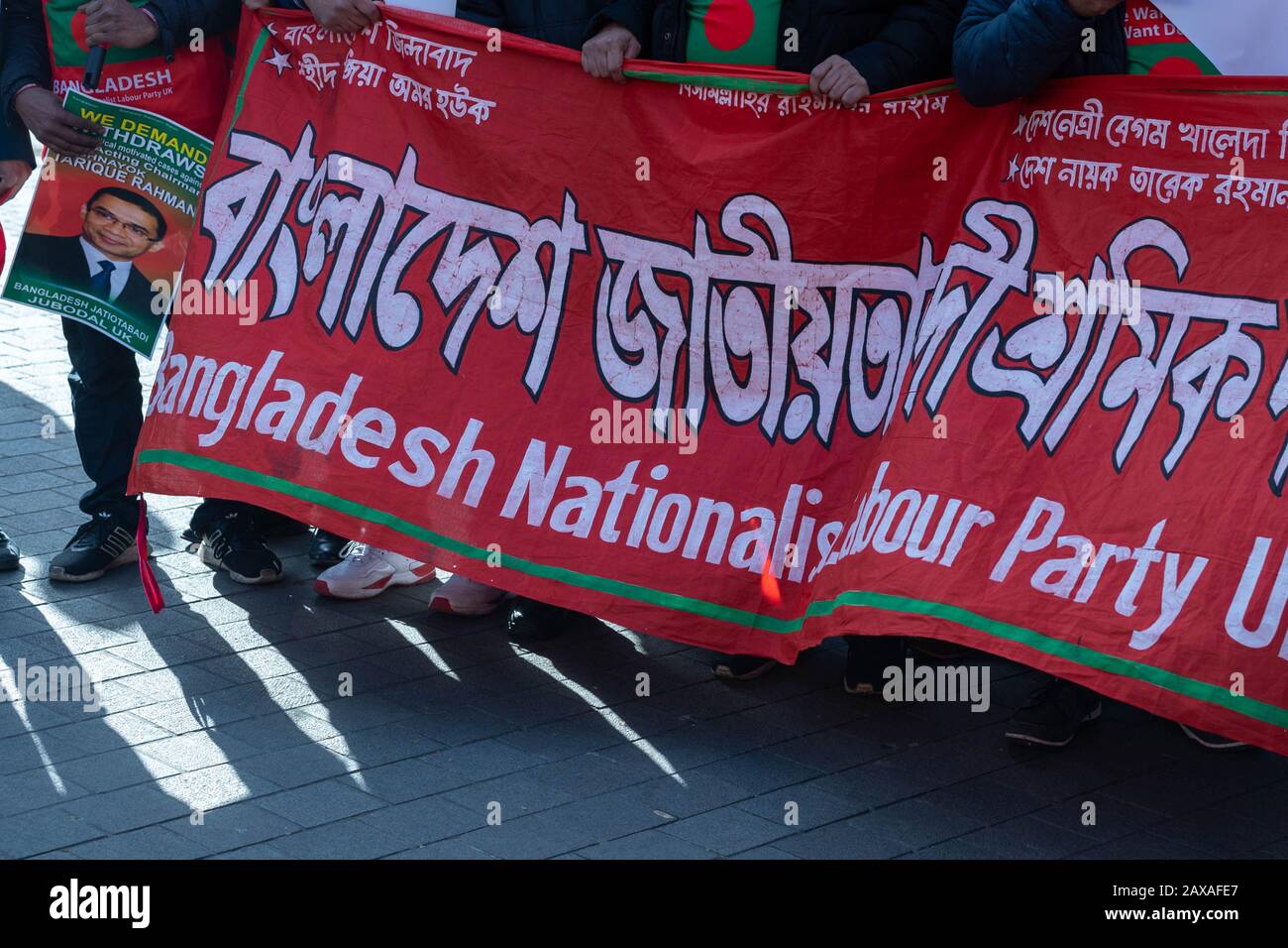 Londra, Regno Unito. 11th Feb, 2020. I membri del Partito nazionalista del Bangladesh partecipano a una grande e rumorosa protesta di fronte alle Houses of Parliament per protestare contro la presunta detenzione illegale di leader di partito in Bangladesh Credit: Ian Davidson/Alamy Live News Foto Stock