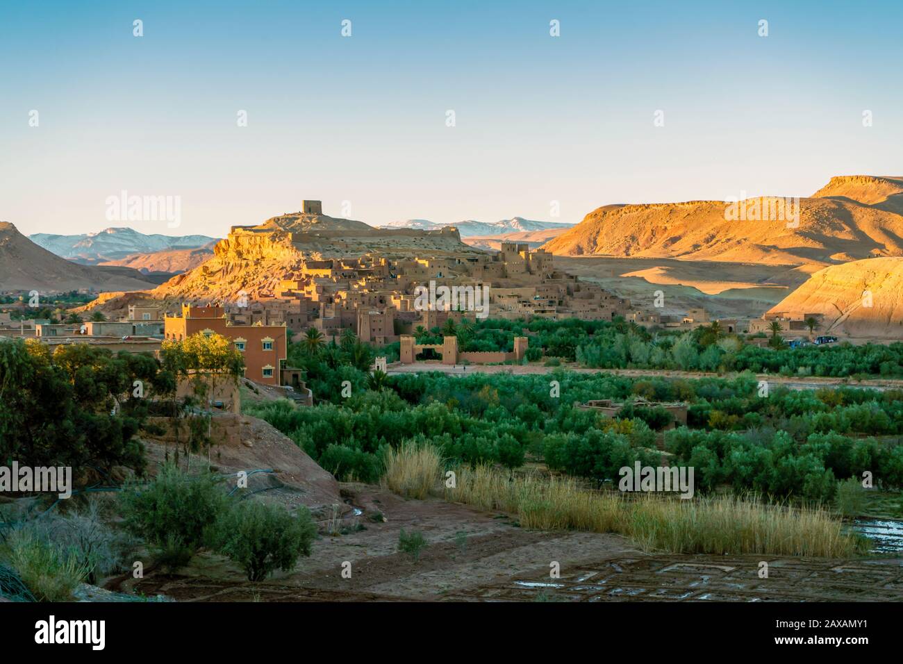 Vista panoramica della città di argilla Ait ben Haddou sotto gli auspici dell'UNESCO, Marocco Foto Stock