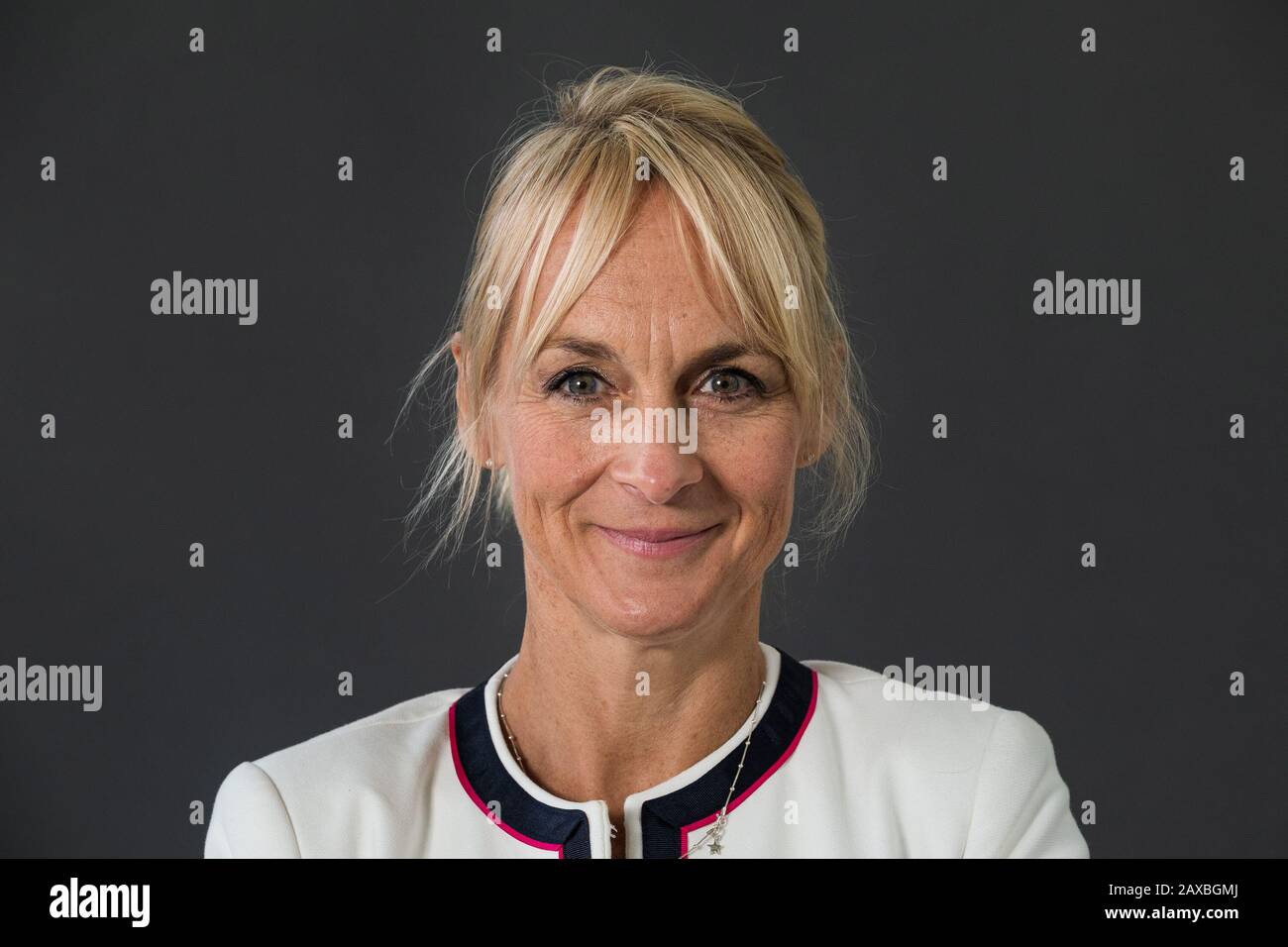 Il giornalista britannico e presentatore di notizie Louise Minchin frequenta una fotocellula durante l'annuale Edinburgh International Book Festival 2018 Foto Stock