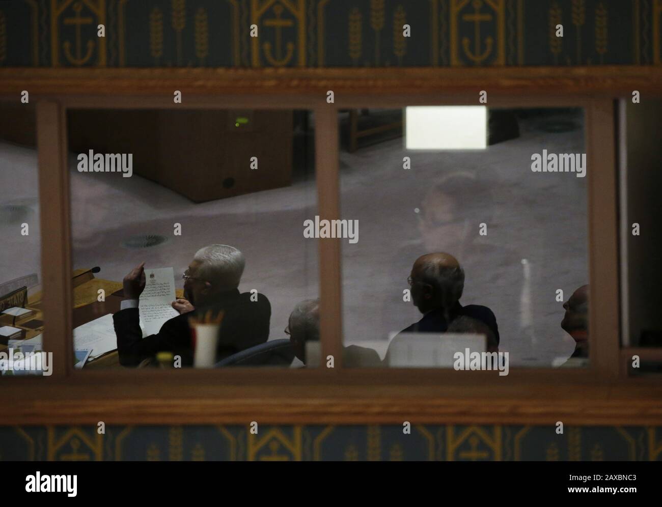 New York, Stati Uniti. 11th Feb, 2020. I membri del lavoro dei media come presidente dello Stato di Palestina Mahmoud Abbas si rivolge al Consiglio di sicurezza delle Nazioni Unite sulla situazione in Medio Oriente presso la sede delle Nazioni Unite martedì 11 febbraio 2020 a New York City. Foto di John Angelillo/UPI Credit: UPI/Alamy Live News Foto Stock