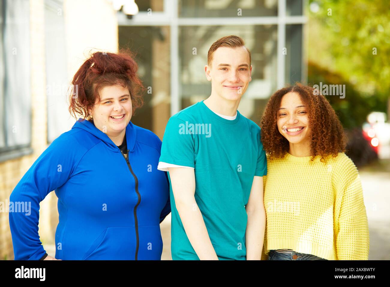 Ritratto sicuro sorridente studenti universitari Foto Stock