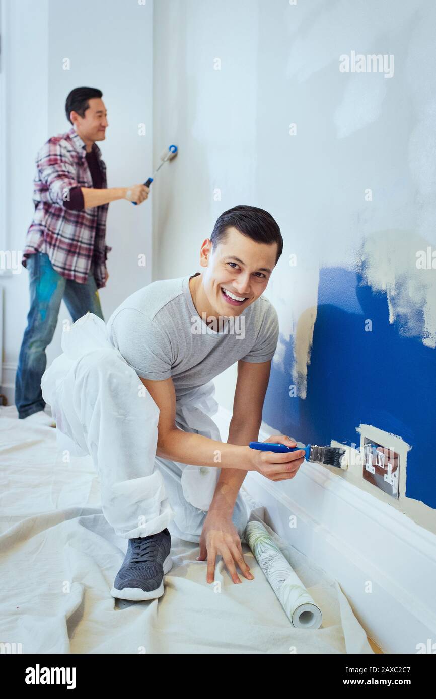 Ritratto uomo felice pittura muro Foto Stock