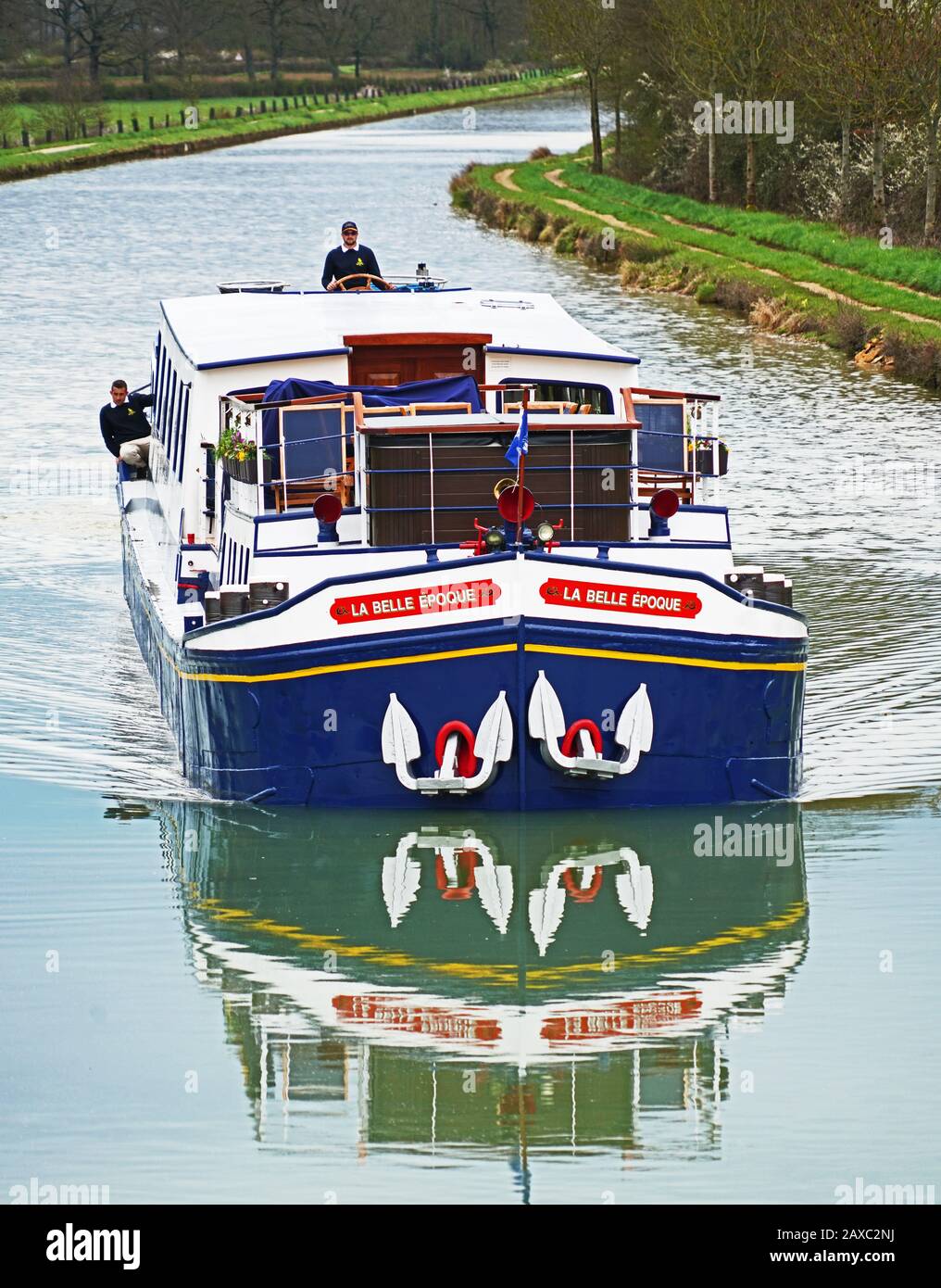 Chiatta di lusso Europea La Belle Epoque crociera sul canale di Borgogna (Canal de Bourgogne) in Francia. Foto Stock