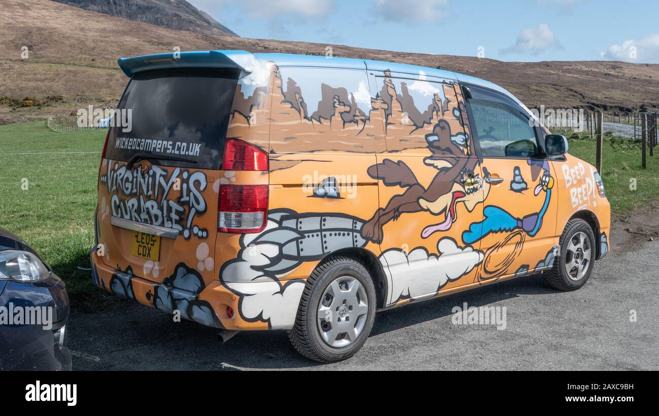 Bizzarro logo di Wicked campeggiatori piccolo campervan completo di grafica cartoon. Foto Stock