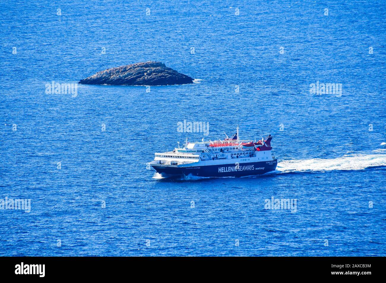 Traghetto Express Skiathos da Hellenic Seaways compagnia che lascia il porto di Patitiri, isola di Alonissos, Sporadi, Grecia Foto Stock