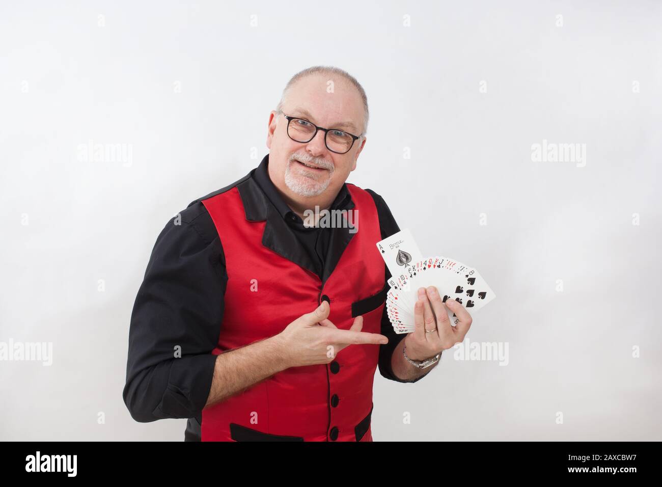 Un animatore di bambini che fa trucchi Foto Stock