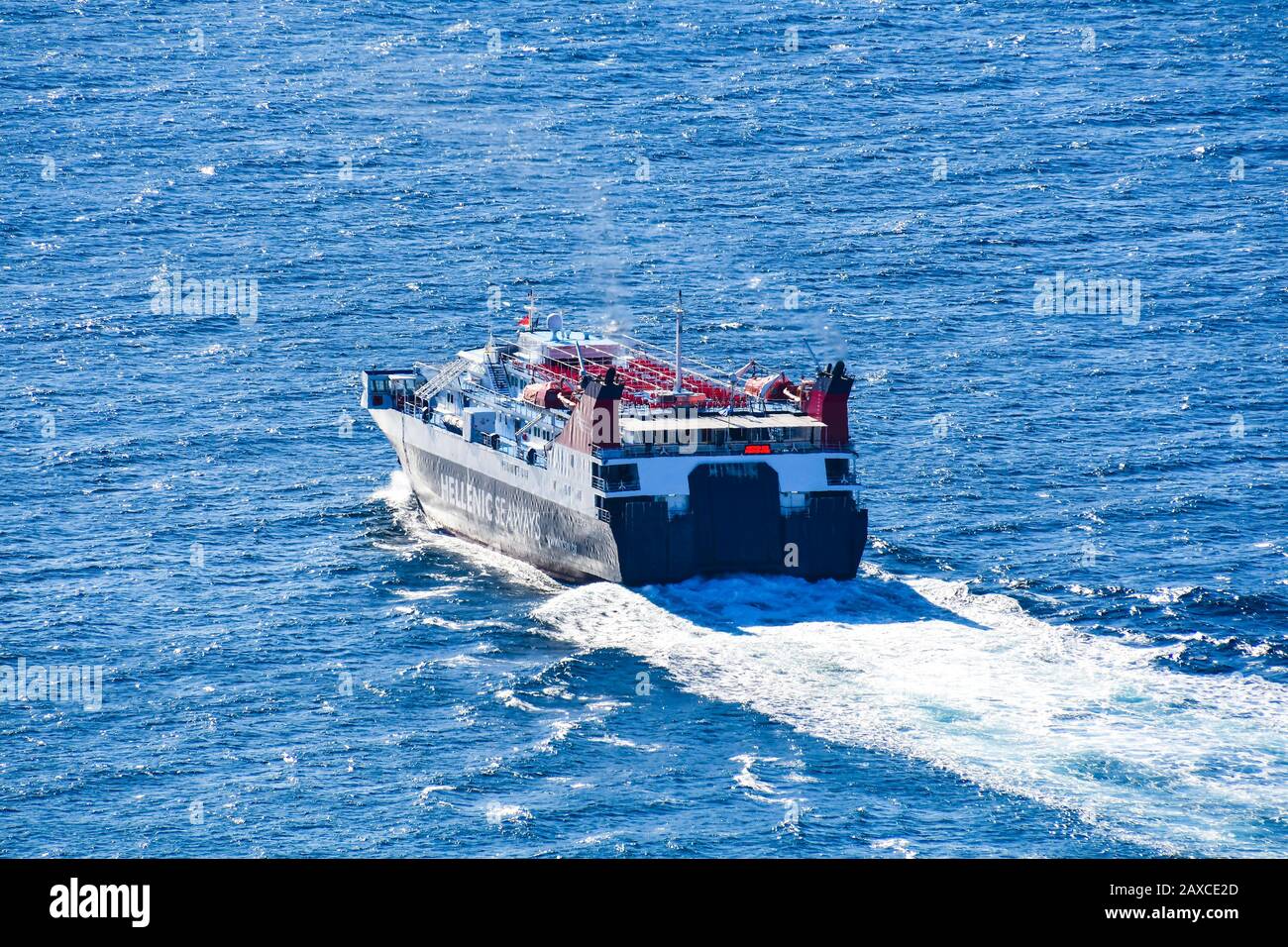 Traghetto Express Skiathos da Hellenic Seaways compagnia che lascia il porto di Glossa, isola di Skopelos, Sporadi, Grecia Foto Stock