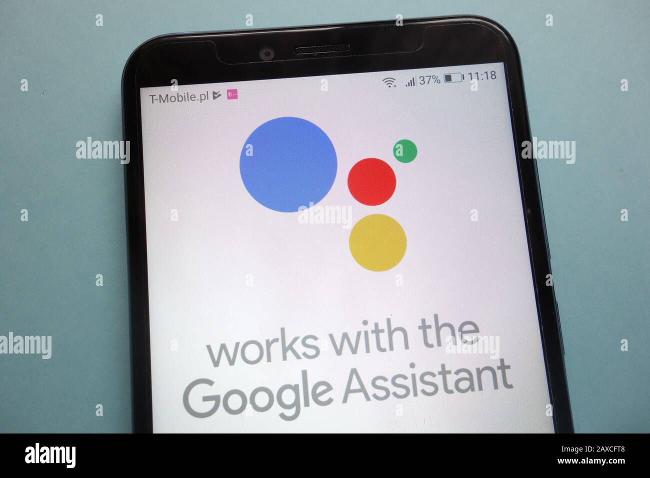Logo Google Assistant sullo smartphone Foto Stock