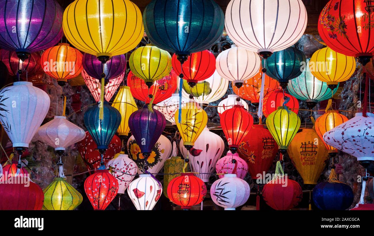 Lanterne di seta tradizionale nella città vecchia di Hoi An, Vietnam. Foto Stock