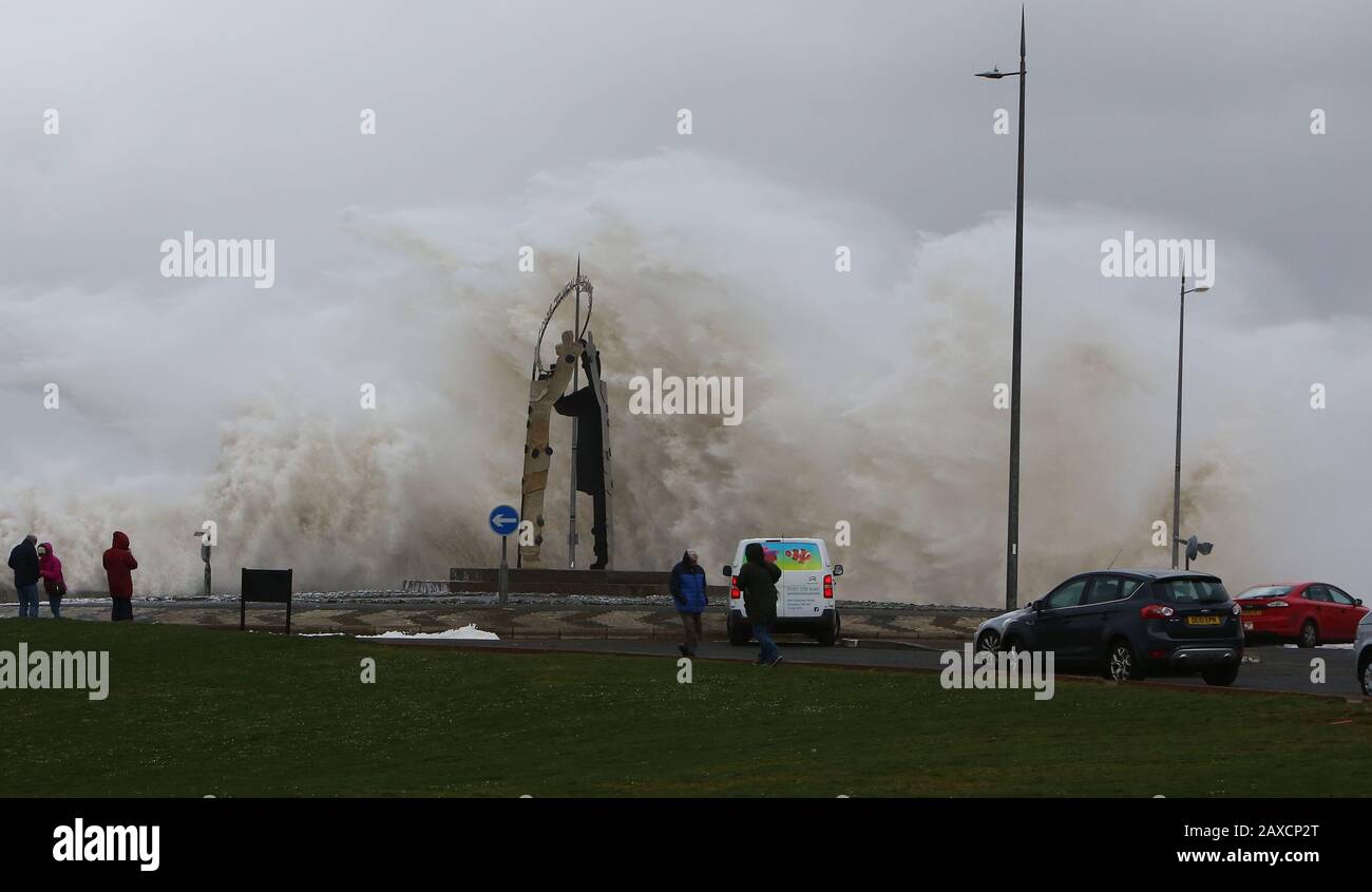 Liverpool, Uk stormy day sul fiume mersey come tempesta dennis è chiamato per il credito del fine settimana Ian FairBrother/Alamy Stock Photos Foto Stock