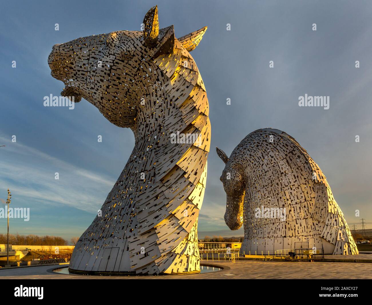The Kelpies, una scultura di testa di cavallo alta 300 tonnellate e 30 metri dell'artista Andy Scott , The Helix Park, Falkirk, Scozia Foto Stock