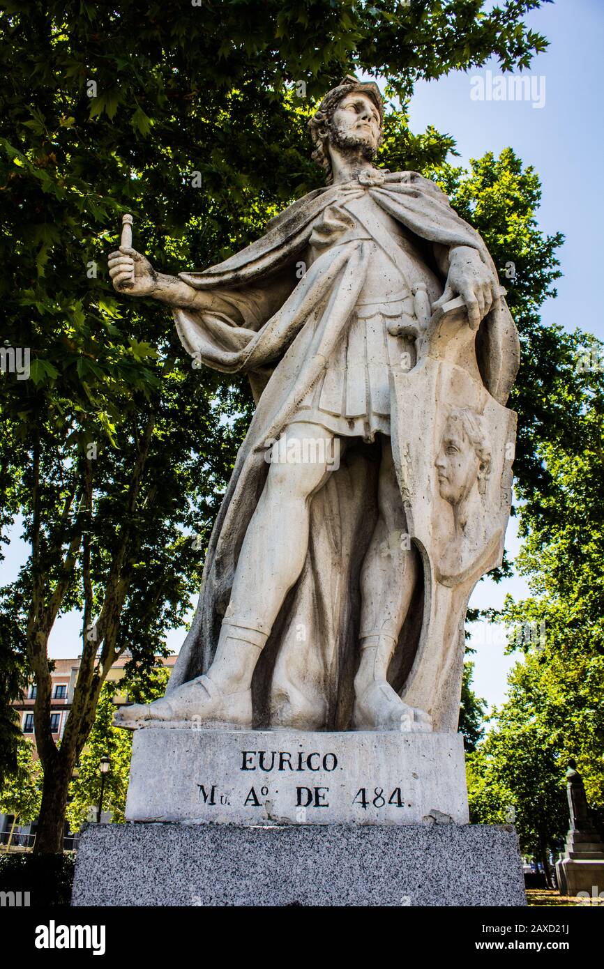 Statue fuori dal palazzo di Madrid Foto Stock