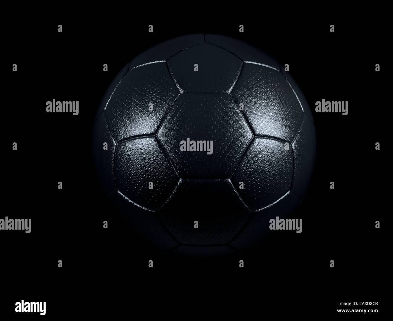 Nero o calcio pallone da calcio contro lo sfondo nero con evidenziazione sulla superficie testurizzata e spazio di copia Foto Stock