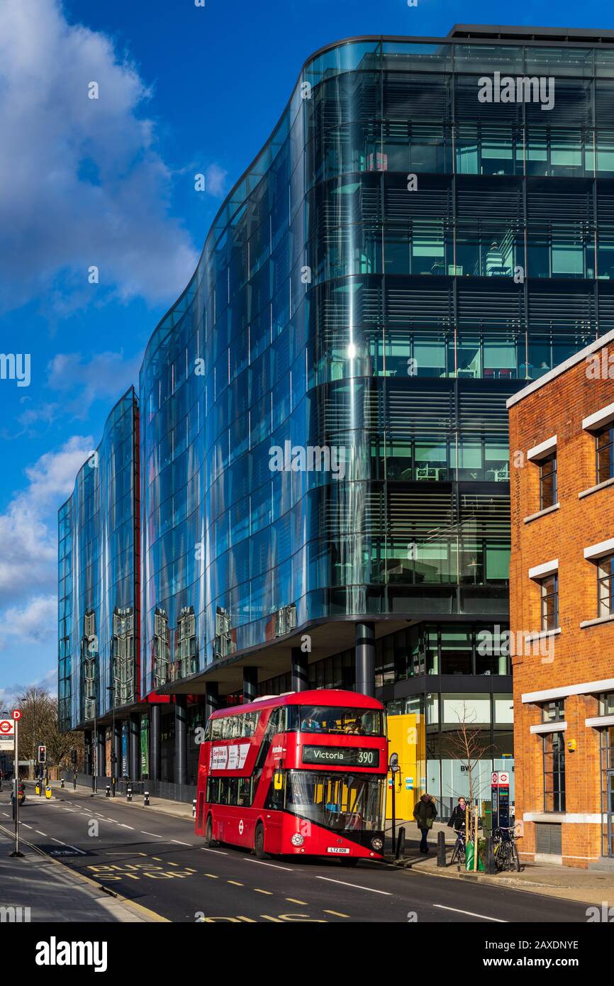 Kings Place Building London - Kings Place contiene spazi per concerti, gallerie d'arte e uffici commerciali. Architetti Dixon Jones 2008 Foto Stock