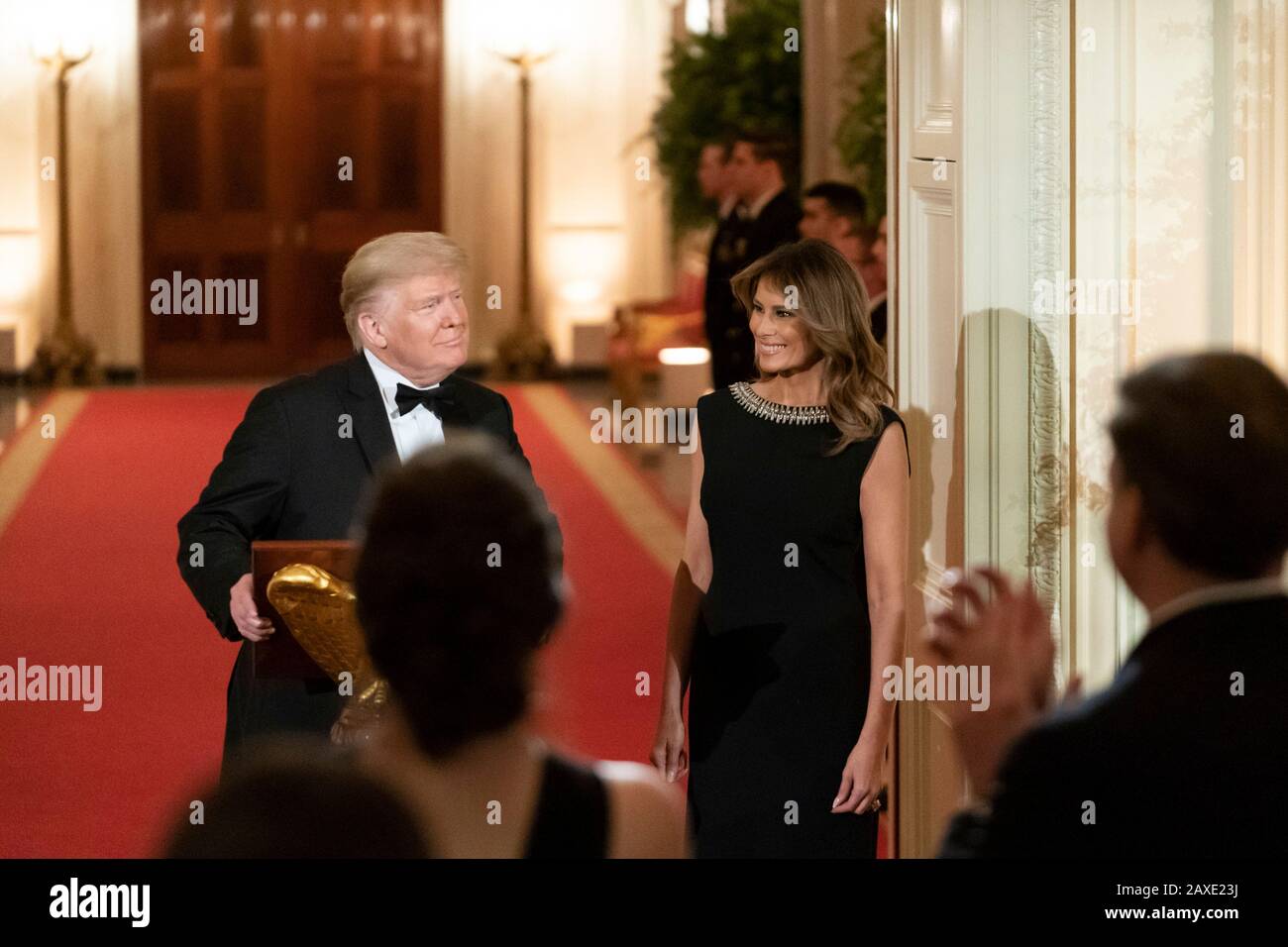 Il presidente degli Stati Uniti Donald Trump e La First Lady Melania Trump si sono pronunciate durante il Governors Ball nella Sala Est della Casa Bianca 9 febbraio 2020 a Washington, DC. Foto Stock