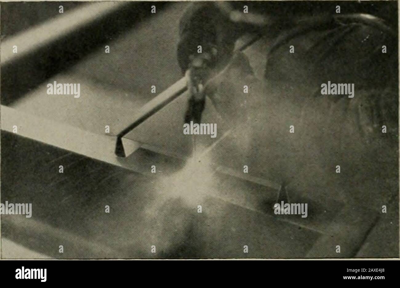 Architetto e ingegnere . molto soddisfacente per rifilatura, ingressi, colonne porticato, mobili da giardino, built-in e Veneziane. Il vostro commerciante di legname ha Port Orford Cedar lumberand phwood o può ottenerlo prontamente. Thecoupon porta post fretta ulteriori informazioni su Port Orford Cedar. Invialo subito. Port ORFORD CEDAR PRODOTTI COMP.MSIY MARSHFIELD, OREGON Port Orfokd Cedar ^Ke (Aristocrat of IsOoods DANTSi RUSSELL, Inc. Von Orford Cedar Sales AjieniPorter Bldg.. Portland, Oregon Please send me interni con Port Orford Cedar by Wade Pipes. A.i Aalso Port Orford Cedar - Le Sue Proprietà A Foto Stock