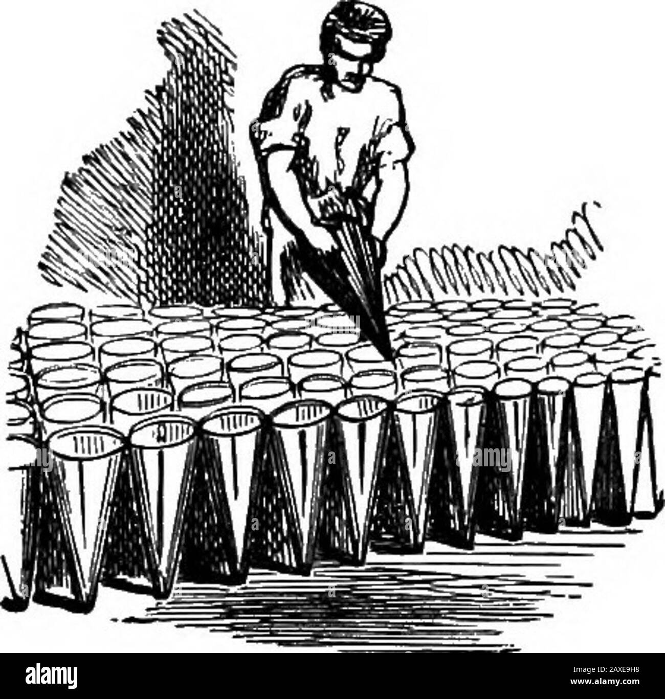 Amusements scientifici . g pan vuoto. Zucchero è mescolato in una pasta con acqua, e permesso tograin. Lo zucchero diventa quindi bianco. Viene poi sciolta in acqua, con carbone animale e bolle sangue. Il liquido viene bollito, e messo in una cisterna scura con fori sul fondo, e fibre di cotone che vengono fissate nei fori, sono appese in un'altra cisterna scura, in cui i liquidi puri e bianchi. Viene quindi pompato in un recipiente di raccolta, (coppa a vuoto,) e condensato alla giusta resistenza. Successivamente viene versato in stampi conici, CHIMICA i;4, e sciroppo puro versato sulle forme cristalline Foto Stock