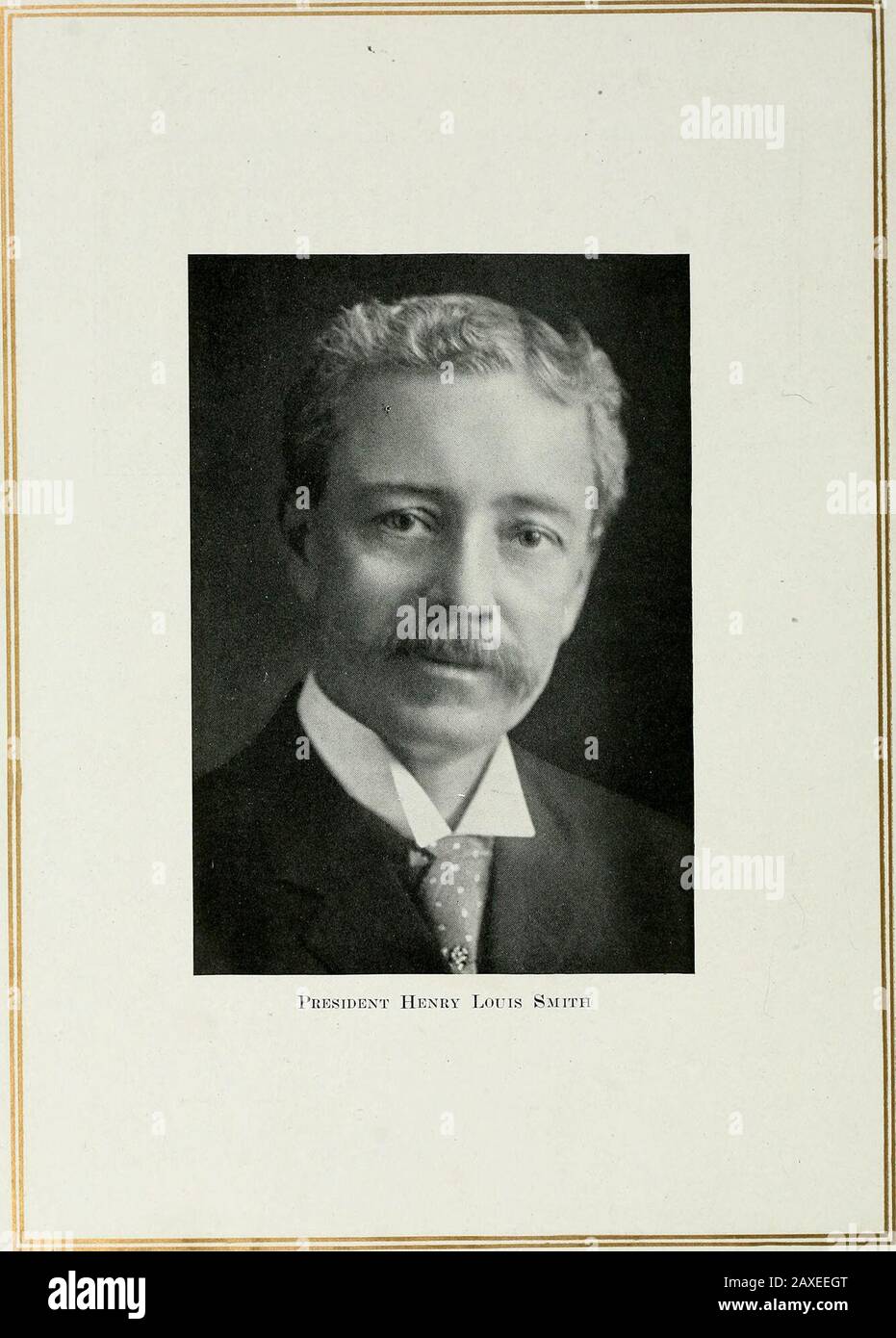 Calice . Henry Lor è Smith, pH.D., LL.i)., 1012President Henry Donald Campbell, pH.D., Se. D., 190S Decano dell'UniversityJoseph Ragland Long. L-L.B., 1917 Decano della Scuola di Legge David Carlisle Humphreys, C.E., 1903Dean della Scuola Di Scienze Applicate Paul McNeel Penick, L.B., 1913Treasurer Noble DOak Smithson, A.B., LL.B., 1912.Registrar e Segretario della Facoltà pagina Trentuno. Pagina Trentadue Foto Stock