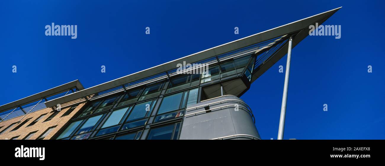 Vista Ad Angolo Basso Di Un Edificio, Aker Brygge, Oslo, Norvegia Foto Stock