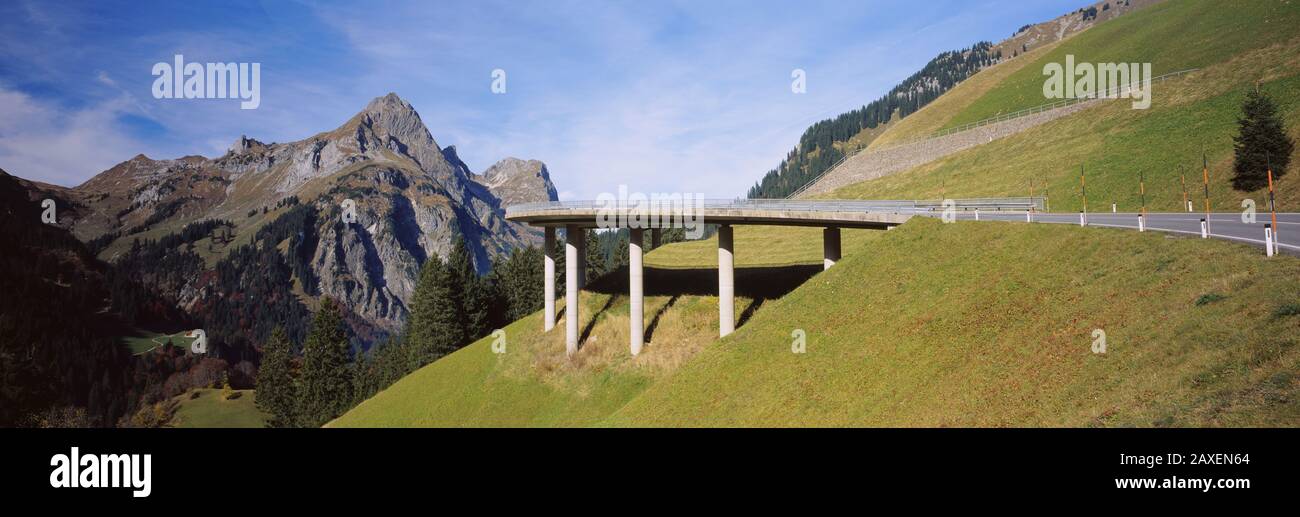 Ponte Sulle Montagne, Passo Della Montagna, Austria Foto Stock