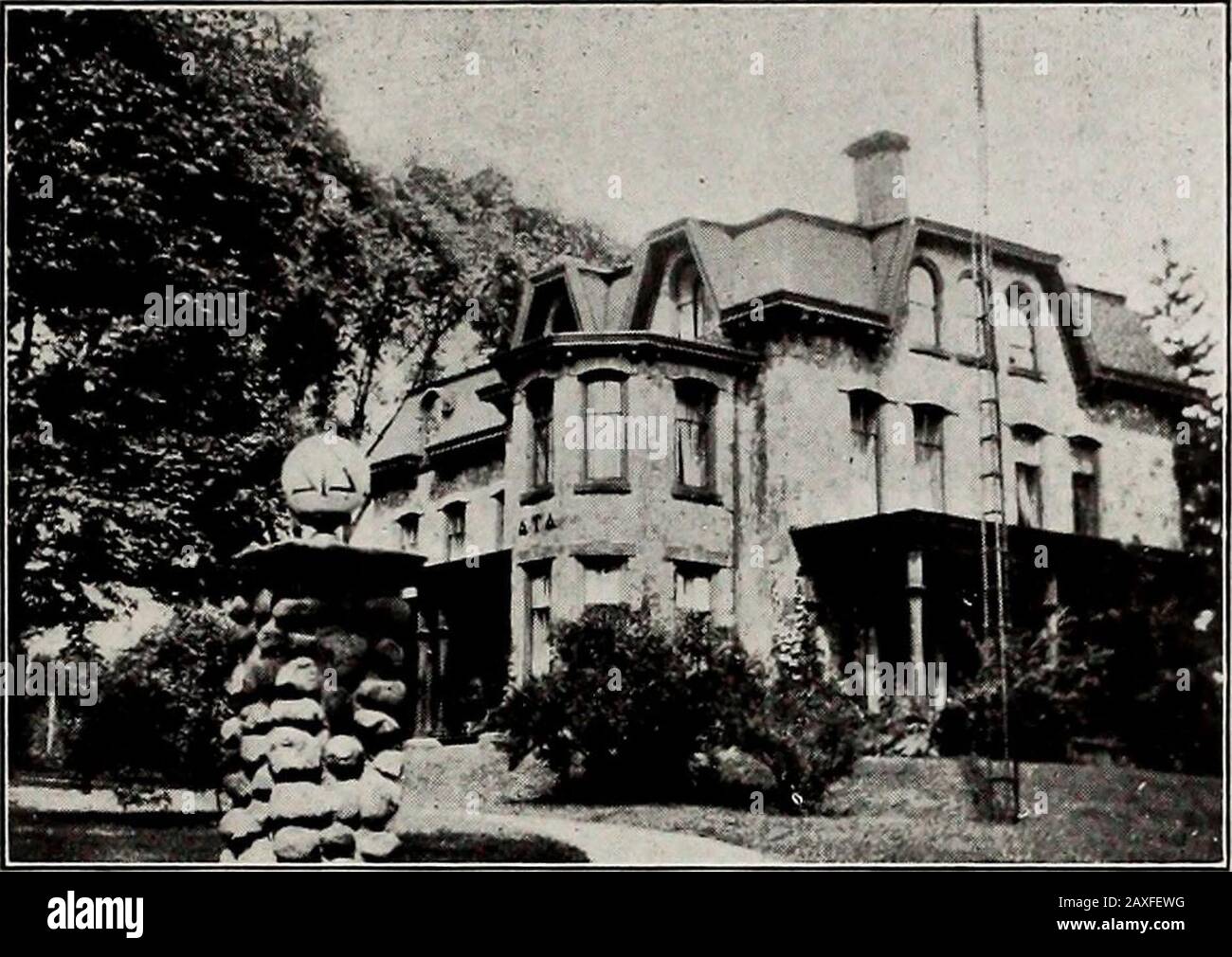Il Kaldron . Swanson (4) David Laverne Parker (11) Wilson Revis Flint (5) Ralph Brunner Secor (12) Guy Clement Bittner (6) David Wilson Frazier (13) George Lloyd Bird (7) John Caraway Bird (14) Sidney Harold Carlson (15) Carl D. Morneweck (16) Nineteen Hundred Tiventy-Threejohn Robert Russell (17) William Parker) (20) Robert Lockhart Murphy (18) Silas Rush Mountsier Jr. (21) Frank Lindholm Jolly (19) Charles Howard Cochran (27) Nineteen Hundred Ticenty-Four Louis A. Braun (22) Fred W. Hough (34) Matthew Victor Wright (23) Donald Papa Mohney (28) Courtney Miller Dale (24) J. Bee Foto Stock