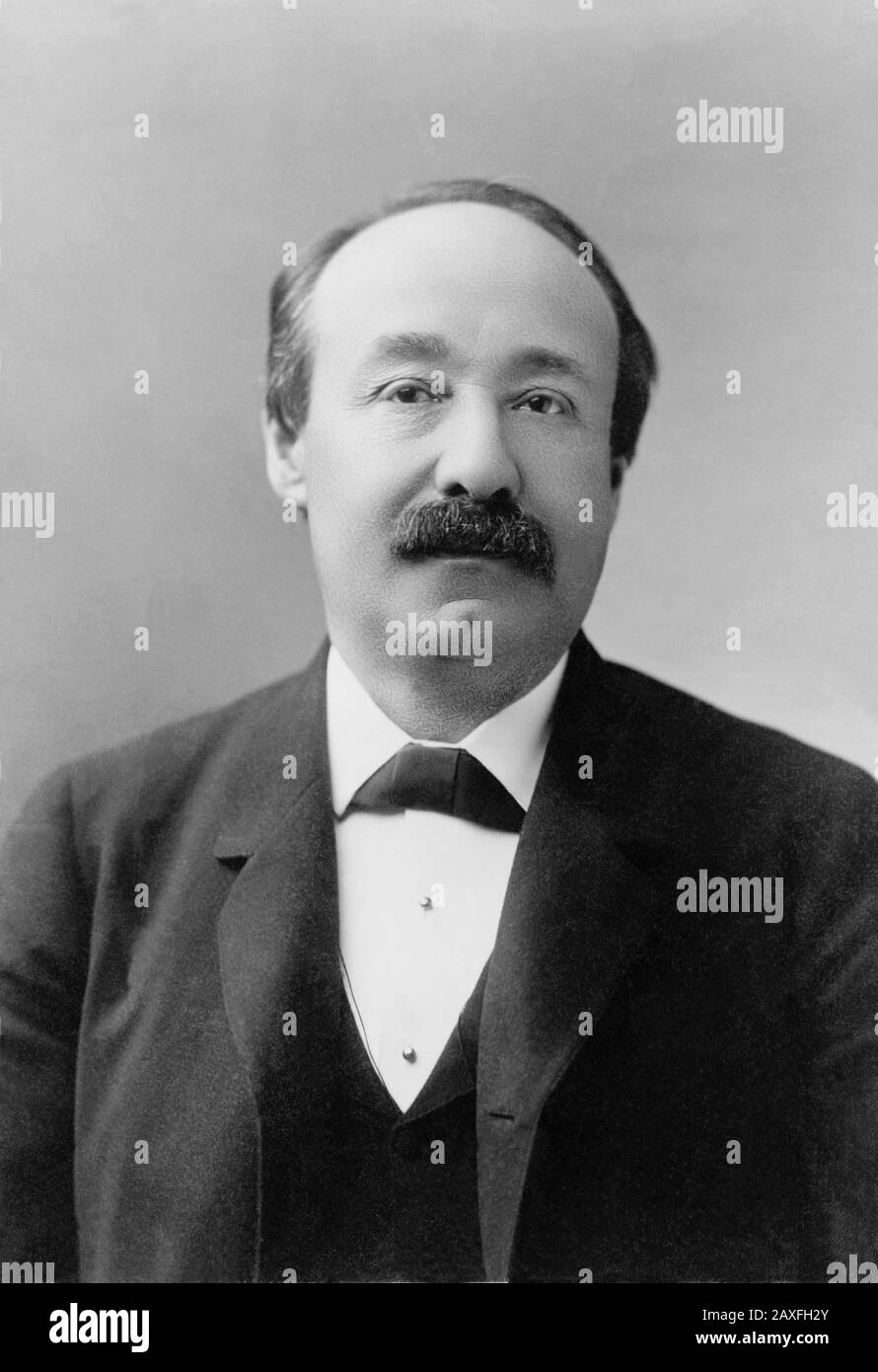 1903 , BOSTON , USA : il principe Carlo Giuseppe BONAPARTE ( 1851 – 1921 ). Foto di J.E. Purdy , Boston. Era un membro francese-americano del governo degli Stati Uniti, servendo le nomine dal presidente Theodore Roosevelt come segretario della Marina, allora come avvocato generale degli Stati Uniti. Ha creato il Bureau of Investigation, che in seguito sarebbe diventato noto come l'FBI. Era un pronipote dell'imperatore Napoleone i di Francia . Nato a Baltimora, Maryland, fu figlio del principe Jérôme Napoleone Bonaparte (1805-1870) e di Susan May Williams (1812-1881), da cui la linea americana della Bonapa Foto Stock