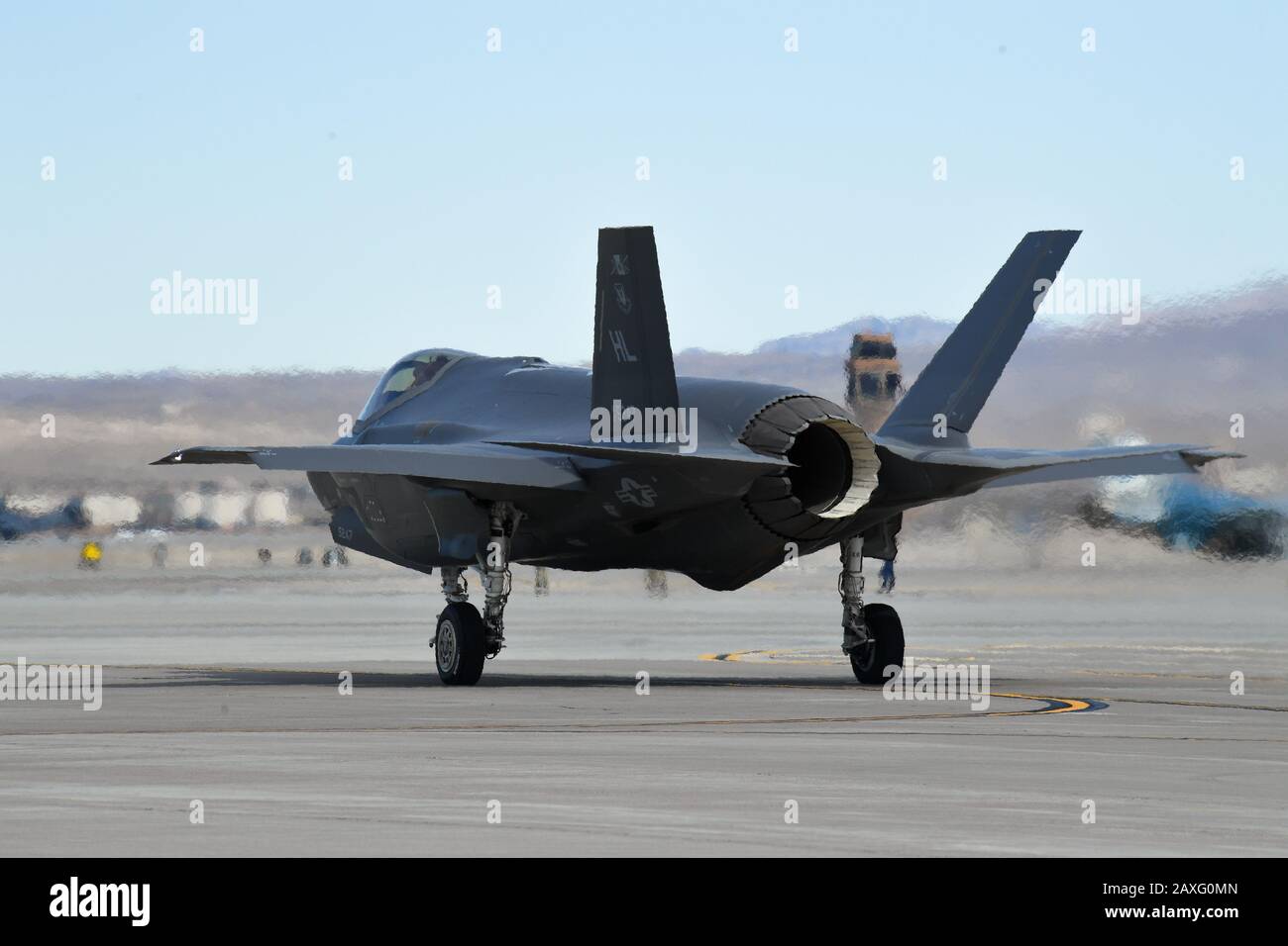 Una F-35A Lightning II assegnata ai taxi 421st Fighter Squadron durante la bandiera rossa 20-1 alla base dell'aeronautica di Nellis, Nev., 5 febbraio 2020. (STATI UNITI Air Force foto di R. Nial Bradshaw) Foto Stock