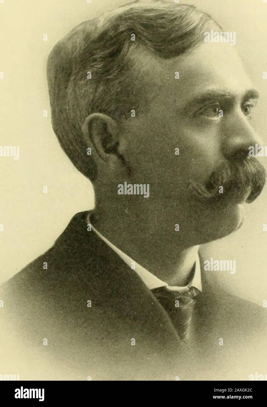 Un volume di memorie e genealogia di cittadini rappresentativi della città di Seattle e della contea di King, Washington, comprese le biografie di molti di coloro che sono passati via. Cameto il nuovo mondo a mani vuote e al giorno è classificato tra i sostanzialcittadini del nord-ovest. FRANK A. HILL. Il lignaggio del soggetto di questa rassegna, che è supernitendent della miniera di Renton, l)espeaks polmone e identificazione prominente con gli annali della storia americana, mentre i rappresentanti del nome hanno indicato che intrin-.•^la lealtà e il patriottismo di ic che li ha condotti a prendere una parte attiva nel thegreat Foto Stock