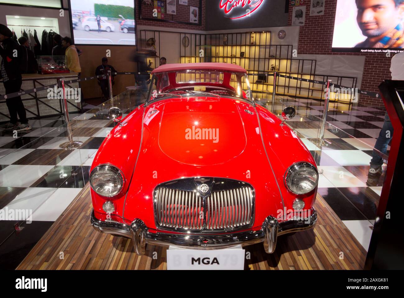 Greater NOIDA, INDIA – 7 FEBBRAIO 2020: L'auto sportiva d'epoca mg MGA è in mostra all'Auto Expo 2020 a Greater Noida in India. Foto Stock