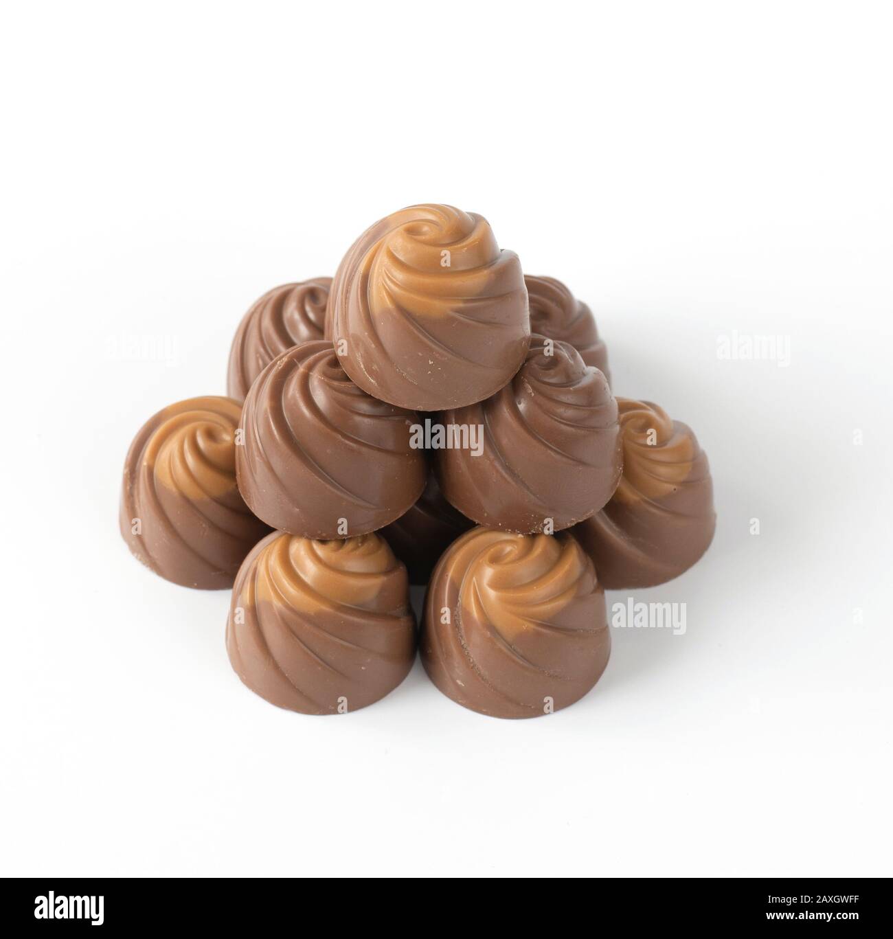 caramelle di cioccolato al latte su sfondo chiaro Foto Stock