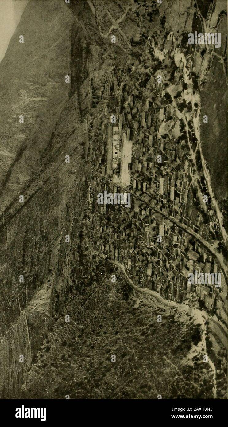 Le Ande del Perù meridionale . Fig. G1. Fig. 00 - Vista attraverso il canyon di Antabaiiba sopra Huadquirca.Fig. 61-Hnancarama, a ovest di Abancay, sulla famosa Lima per Buenos AiresRoad. Nota le pendenze uniformi in primo piano. Vedere il capitolo XI. S 3 o o 3 2 -a =3 II CO o §•1 CS a 3 o [3 S < -2 li o 5 c LA BASE GEOGRAFICA DEL CARATTERE UMANO 107 i bianchi liuti o infruttuosi vivono nelle città peggiori, come Salamancaand Antabamba. Una valle più grande con un po 'più mite climatee situazione più accessibile, come Chuquibamba, disegnerà un grado di bianco ancora migliore e nel più grande di tutti, Cuzco Foto Stock
